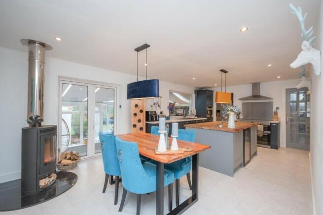 Dining kitchen