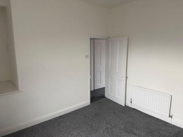 2 bed Terraced to rent Image 8