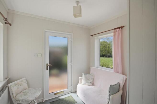 Wheathill Close, Brimington, S43 photo 4