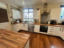 28, The Turnways, Headingley, Leeds LS6 3DU