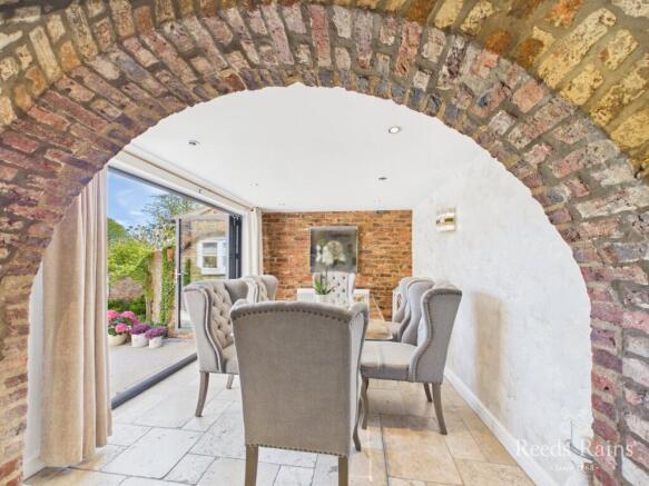 4 bed House for sale Image 11