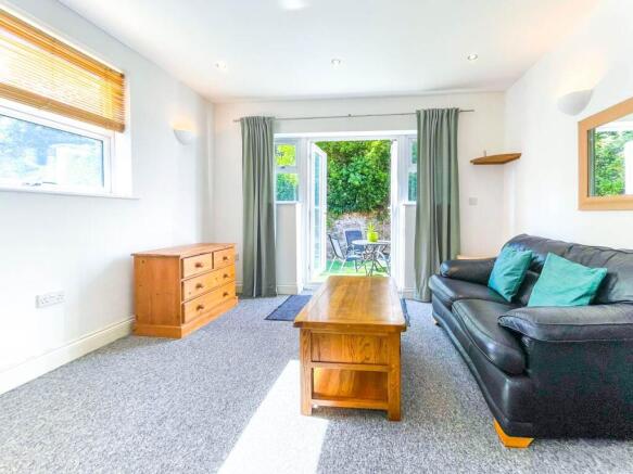 6 undecliff lounge m