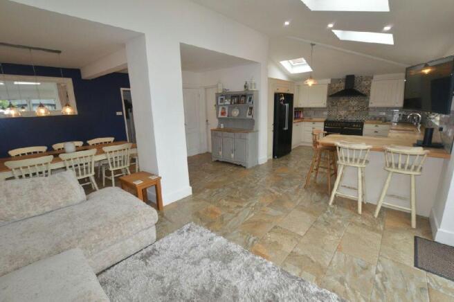 LIVING/KITCHEN/DINER