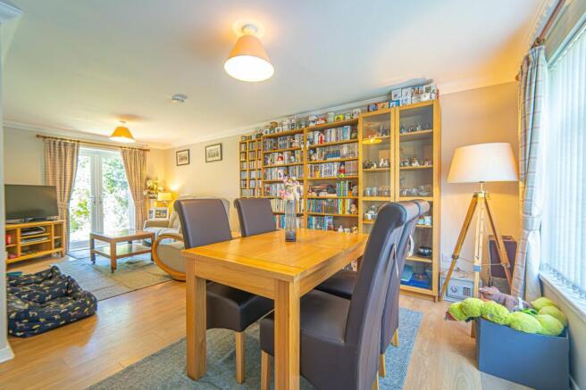Lounge/Dining Room