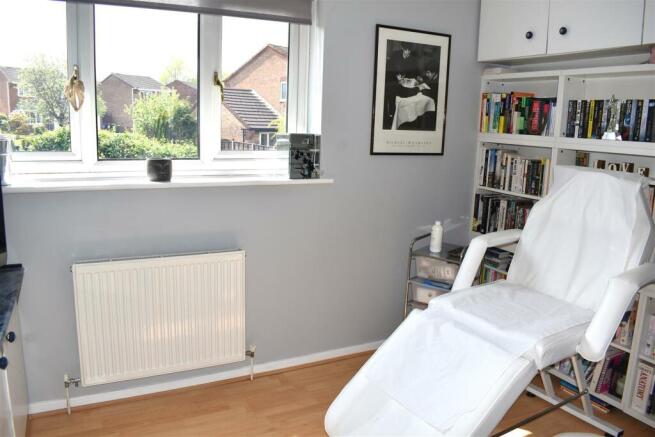 bedroom 4.JPG