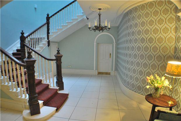COMMUNAL ENTRANCE