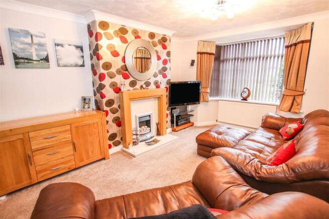 BAY FRONTED LOUNGE