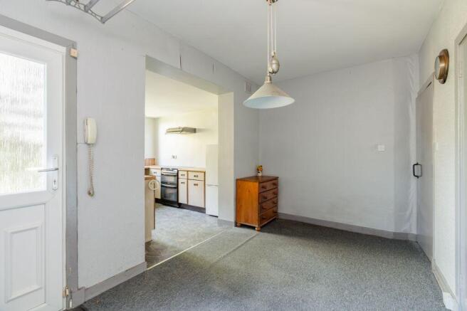 41 Drum Brae North, Edinburgh, EH4 8AT photo 4