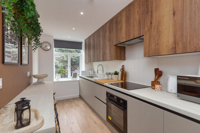 9 bed House of Multiple Occupation to rent Image 8