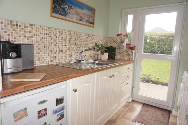 KITCHEN: