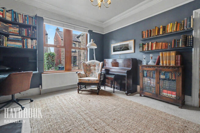4 bed Semi-Detached for sale Image 8