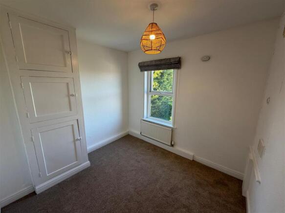 2 bed End of Terrace to rent Image 4