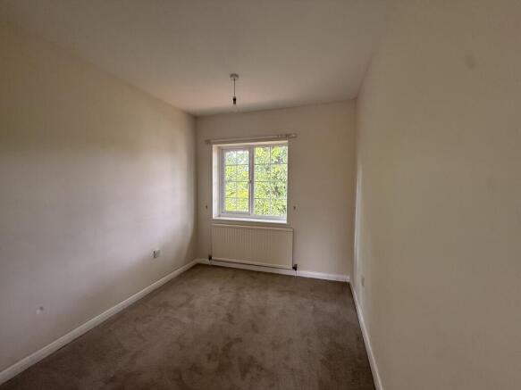 4 bed House to rent Image 11