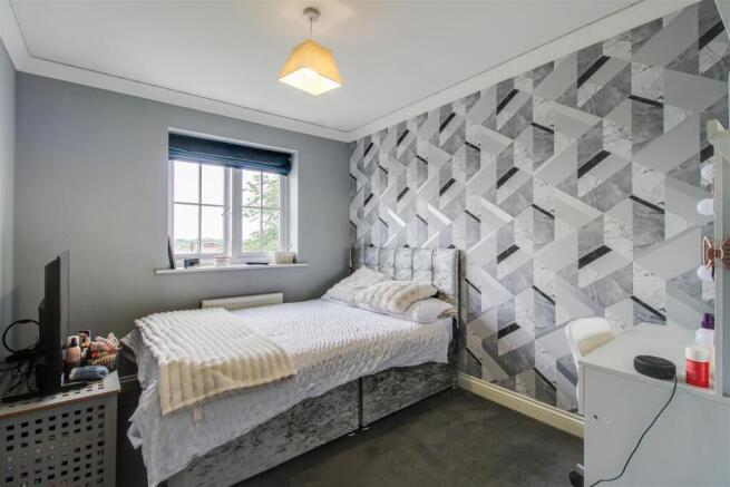 4 bed House for sale Image 10