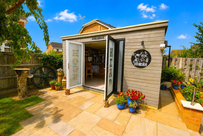 GARDEN BAR