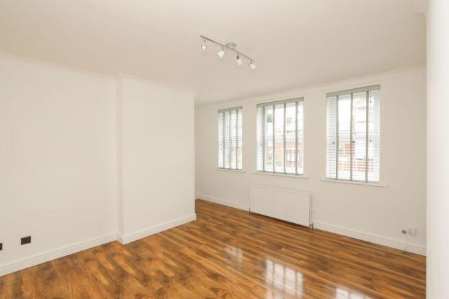 3 bed End of Terrace to rent Image 8