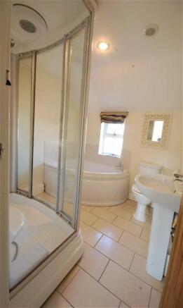 FAMILY BATHROOM