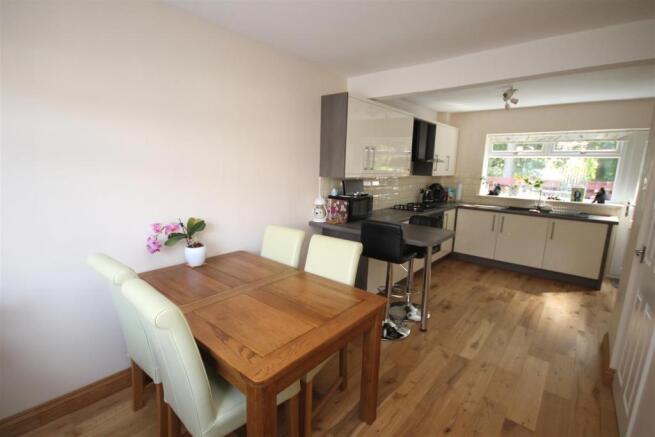 KITCHEN DINER