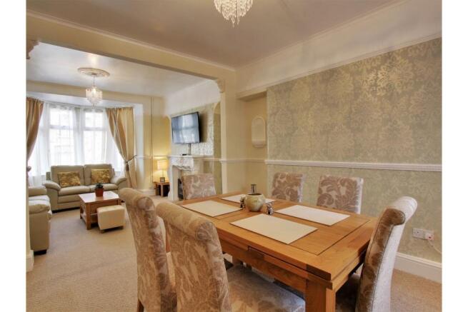Lounge/Dining Room