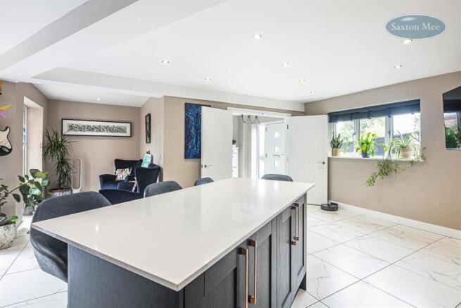 4 bed Detached for sale Image 6