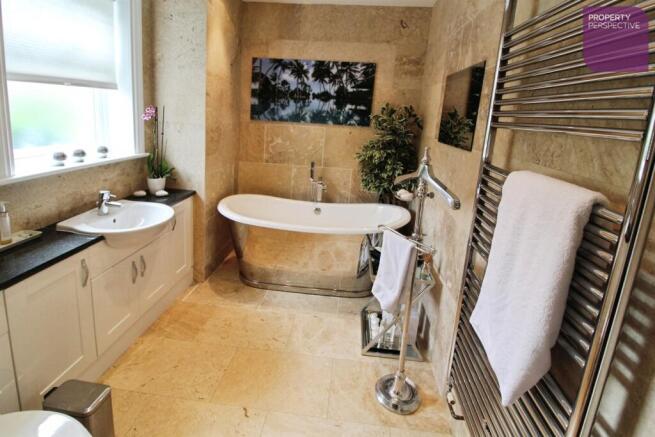 2 bed Link Detached House for sale Image 8