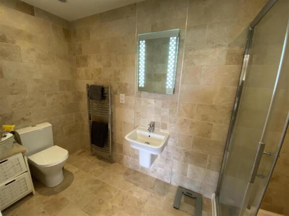 En Suite to Bedroom 1.jpeg