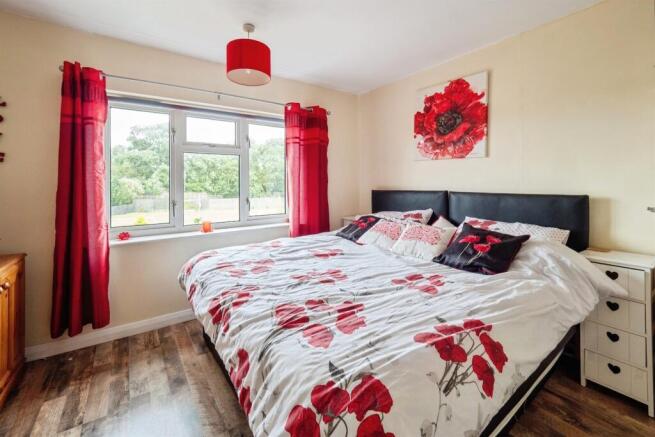3 bed Semi-Detached for sale Image 7
