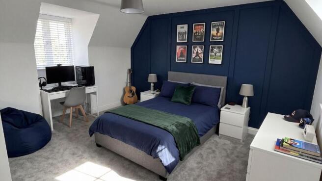 5 bed Detached for sale Image 11