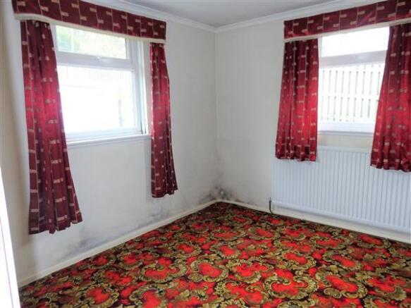 DINING ROOM :