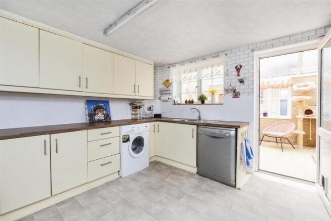 2 Butterbuildings House, Woodborough Road, Radstoc
