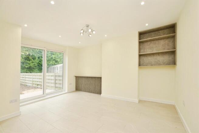 3 bed Semi-Detached for sale Image 8