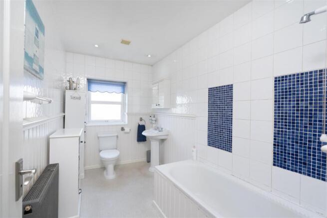 4 bed Detached for sale Image 10