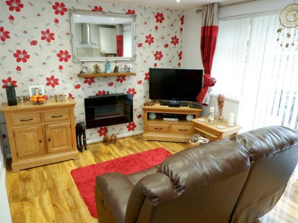 Lounge/Kitchen: