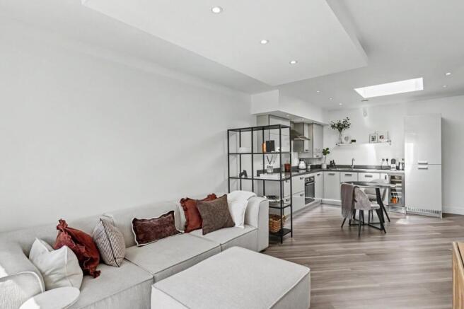 1 bed Flat to rent Image 4