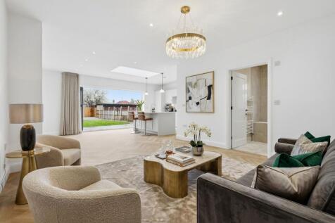 Laburnham Gardens, Upminster, RM14