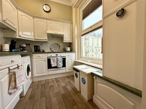 2 bed Apartment for sale Image 4
