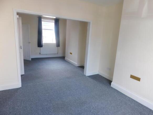58 Robinson Road Living room