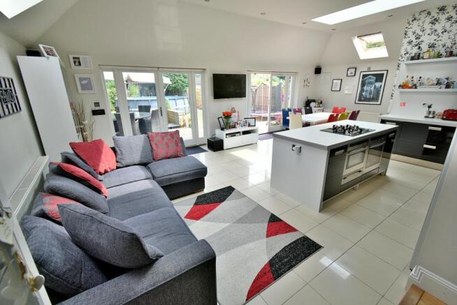 Kitchen/dining/famil