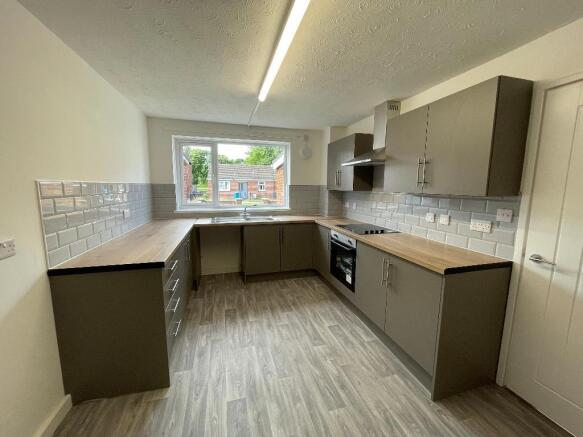 3 bed Terraced to rent Image 8