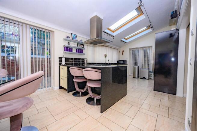 Kitchen/ Dining Room/ Breakfast Room