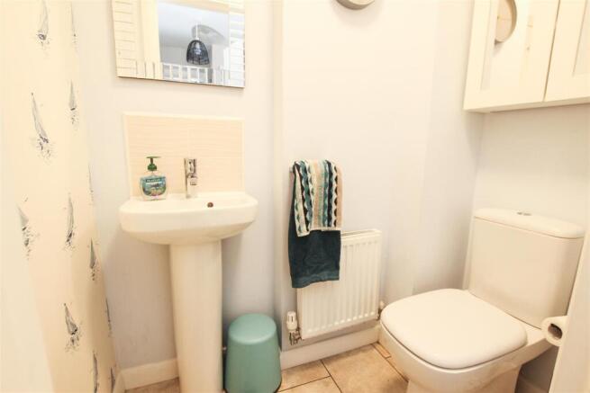 4 bed Detached for sale Image 11