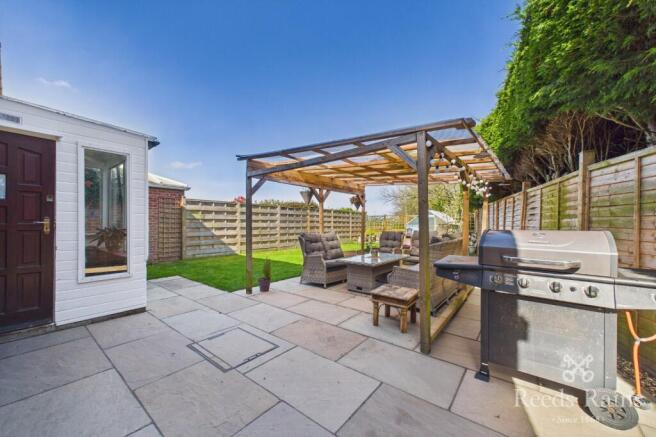 5 bed Semi-Detached for sale Image 8