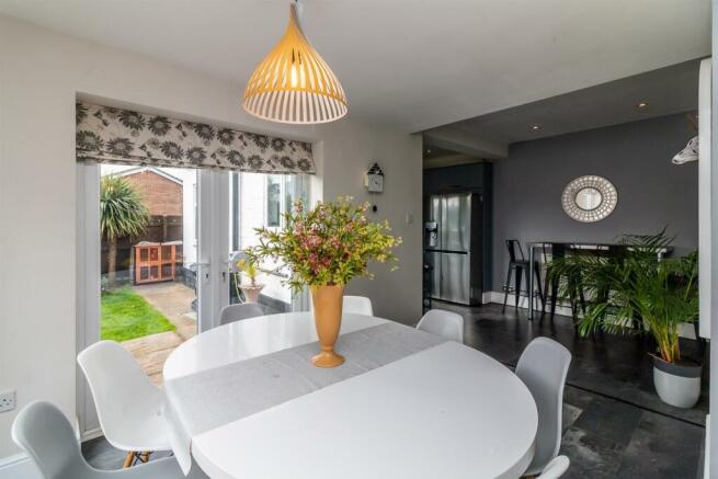 Open Plan Kitchen / Breakfast Area
