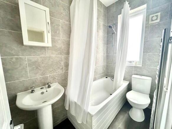 2 bed Terraced to rent Image 9
