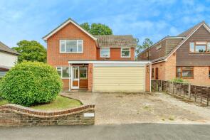 38, Silverlea Gardens, Horley RH6 9BB
