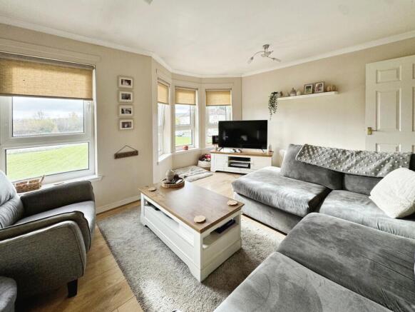Lounge/Dining