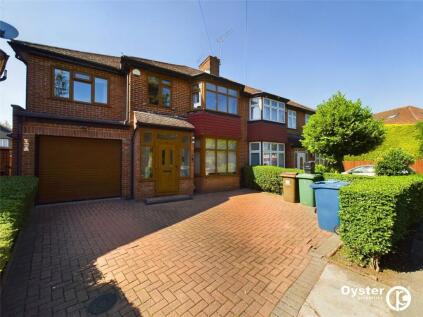 Lyon Meade, Stanmore, HA7