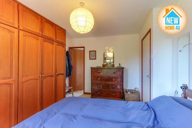MAIN BEDROOM: