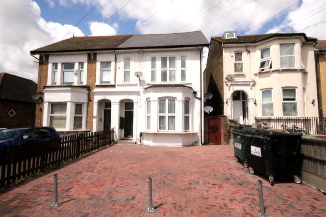Room to rent in shared house.