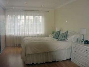 Master bedroom 16'2 x 12'7